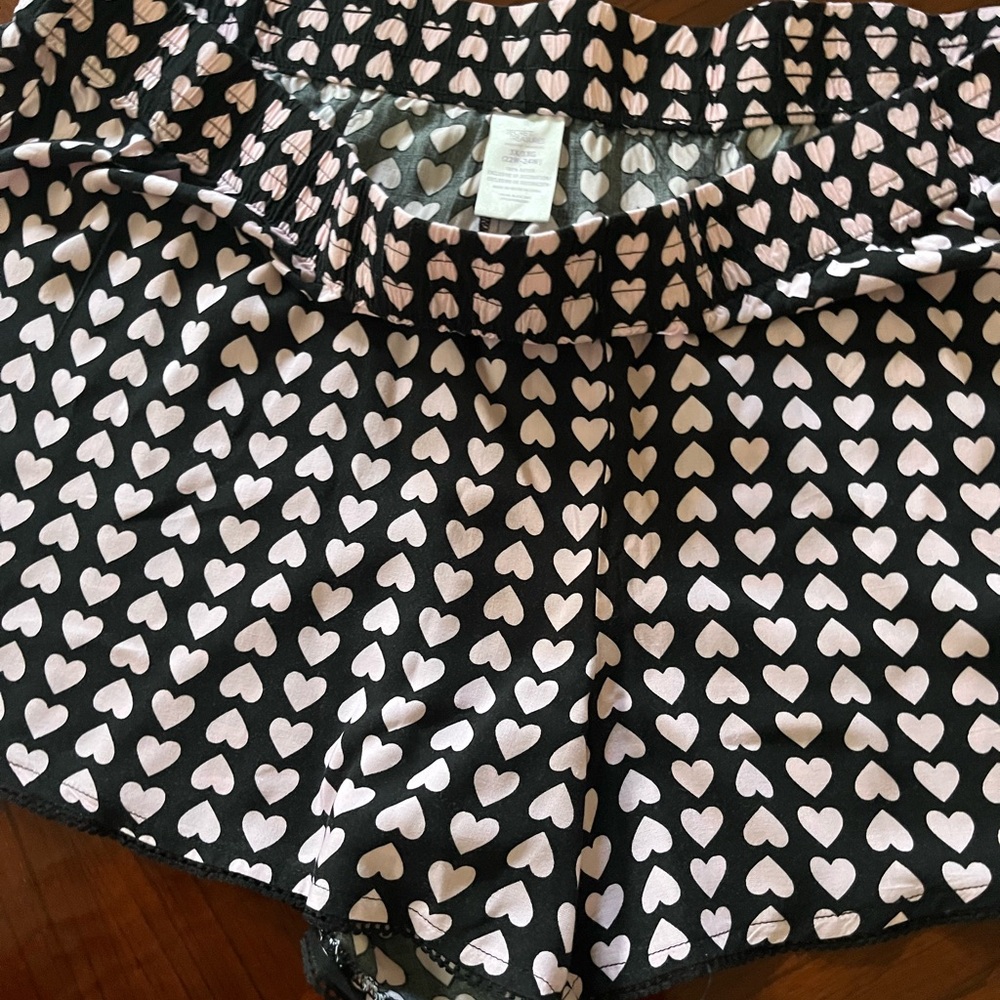Black and pink  Heart Pattern shorts size 2xl/ Firm price